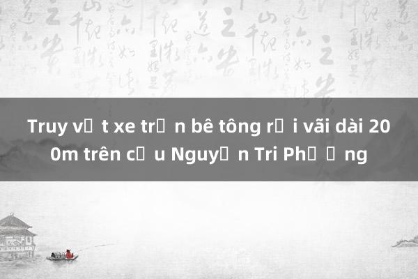 Truy vết xe trộn bê tông rơi vãi dài 200m trên cầu Nguyễn Tri Phương